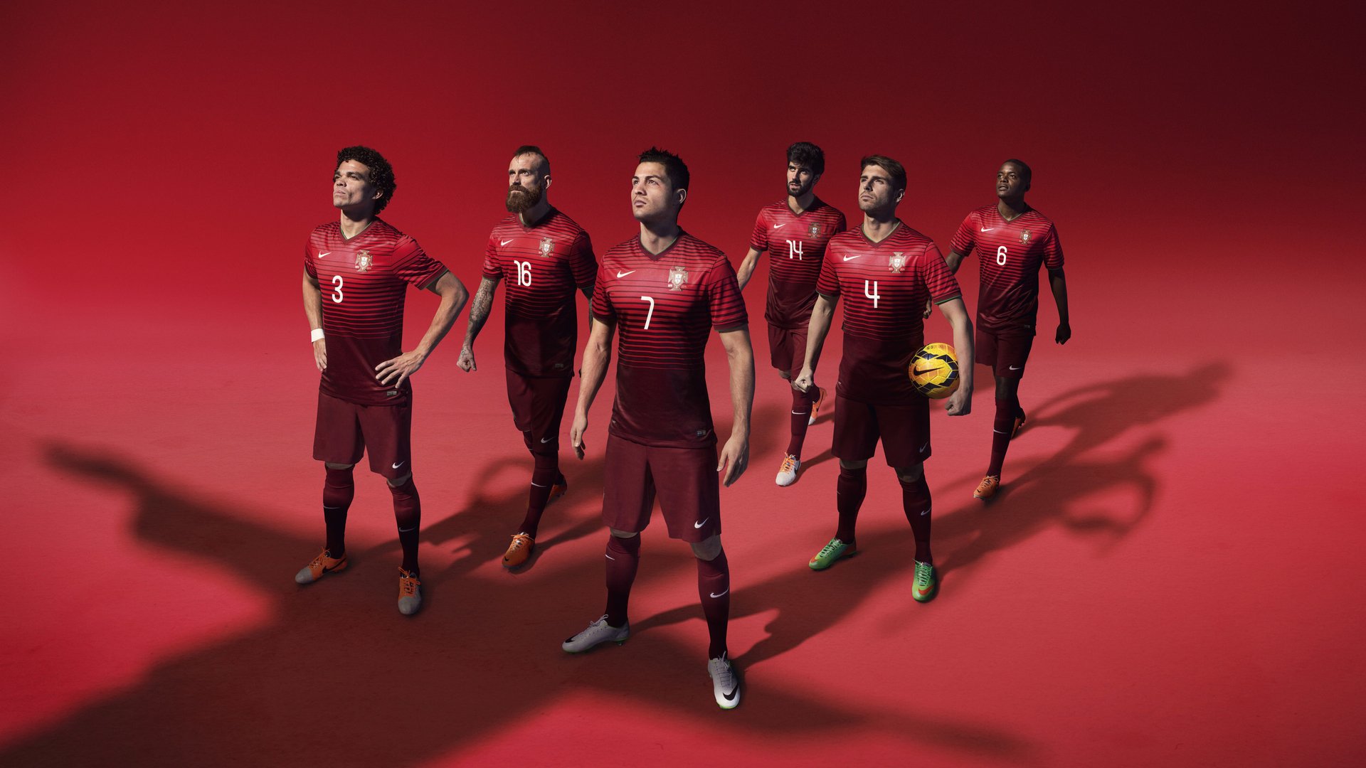 现场氛围火爆：观众热情支持喜爱球员